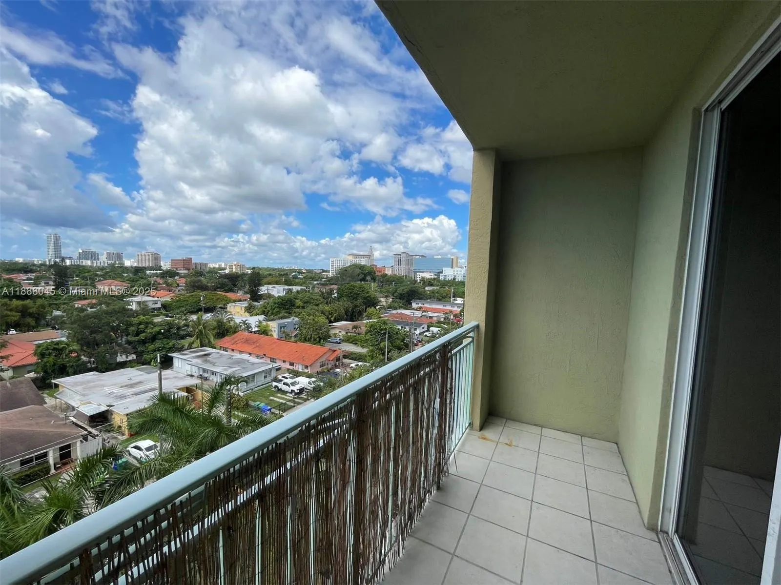 3500 Coral Way, #813