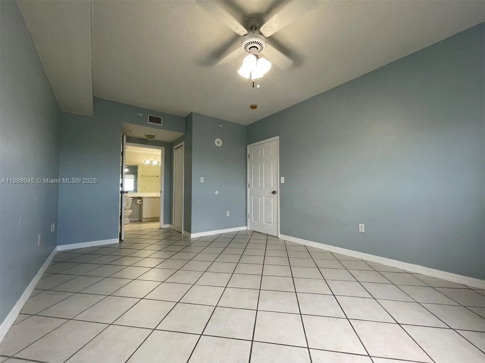 3500 Coral Way, #813