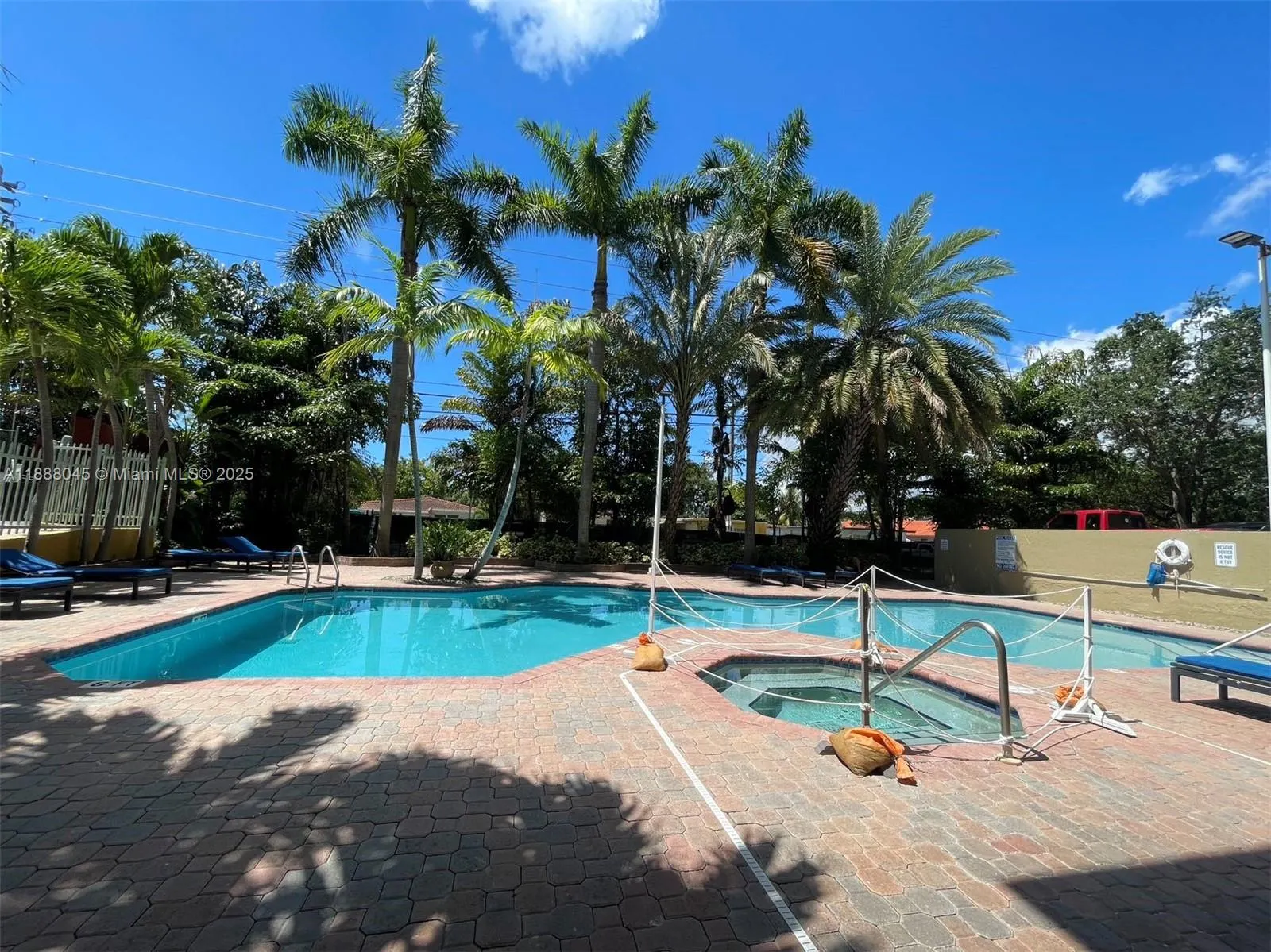 3500 Coral Way, #813