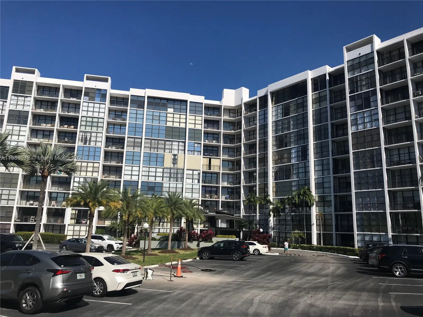 1000 Parkview Dr, #627