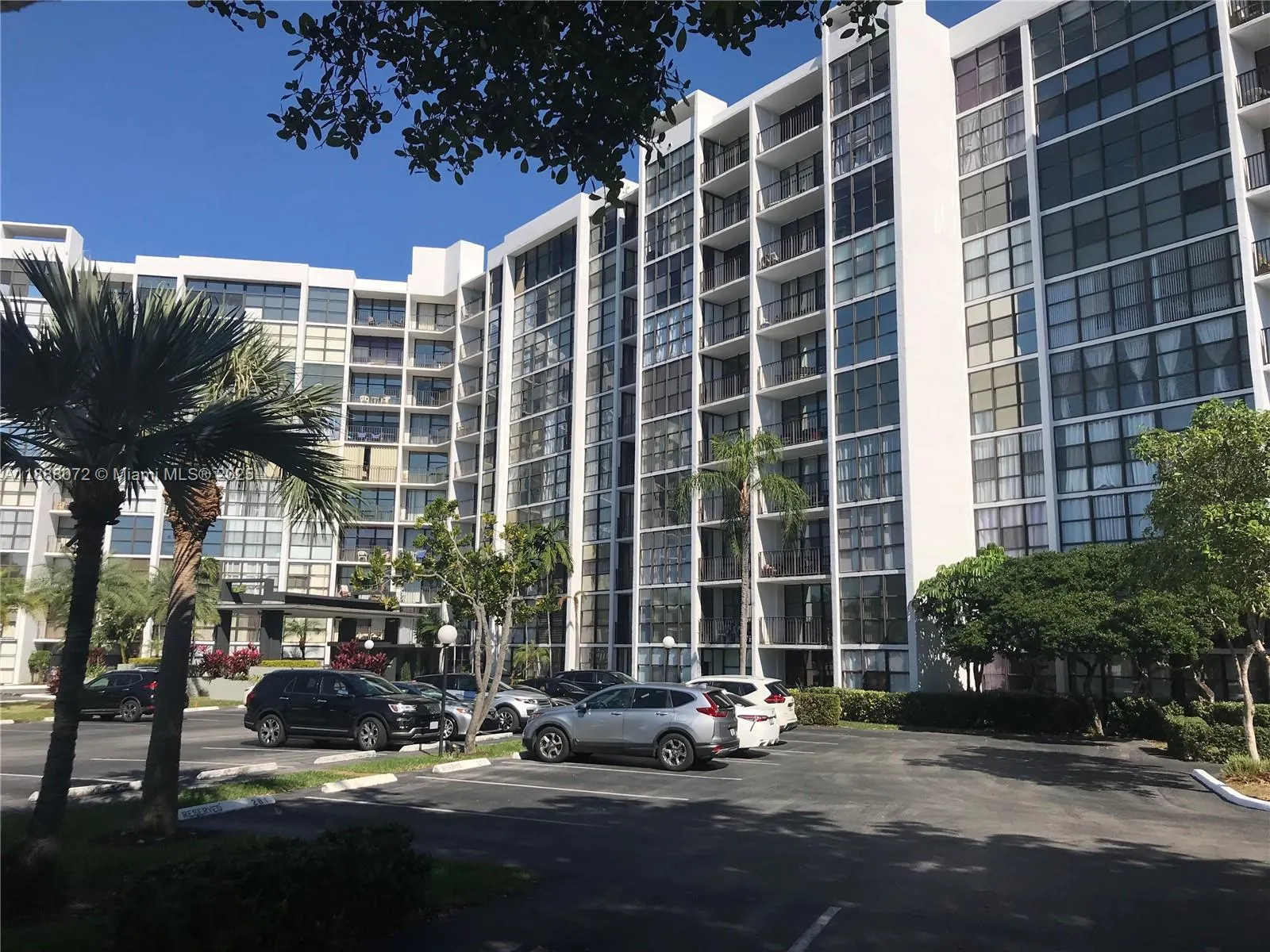 1000 Parkview Dr, #627