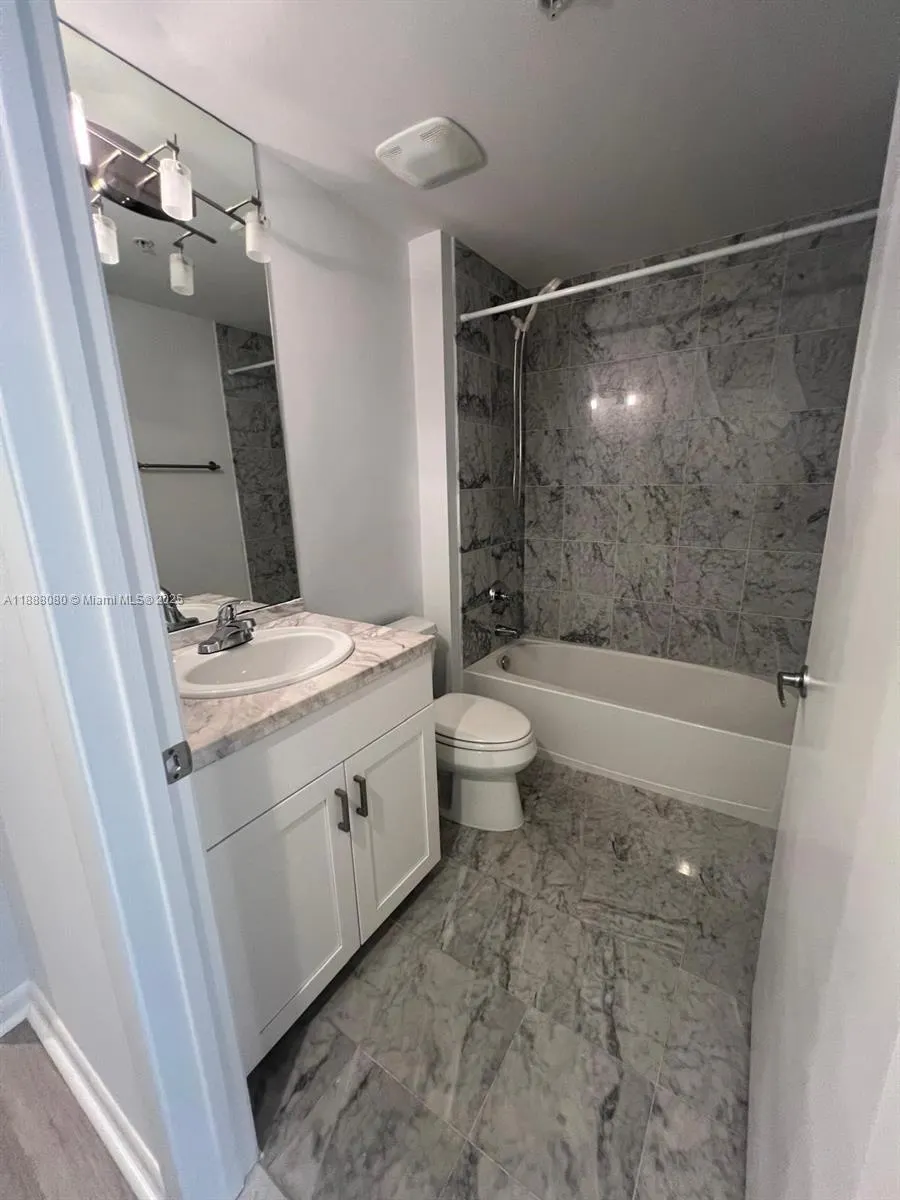 244 Biscayne Blvd, #608