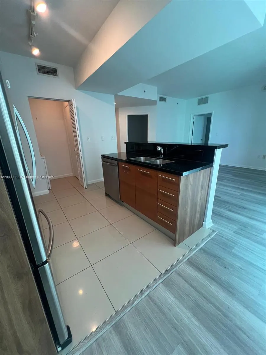 244 Biscayne Blvd, #608