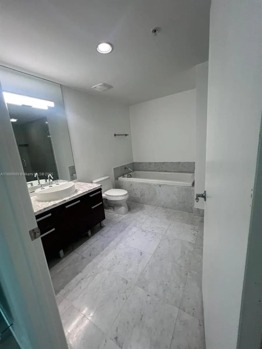 244 Biscayne Blvd, #608