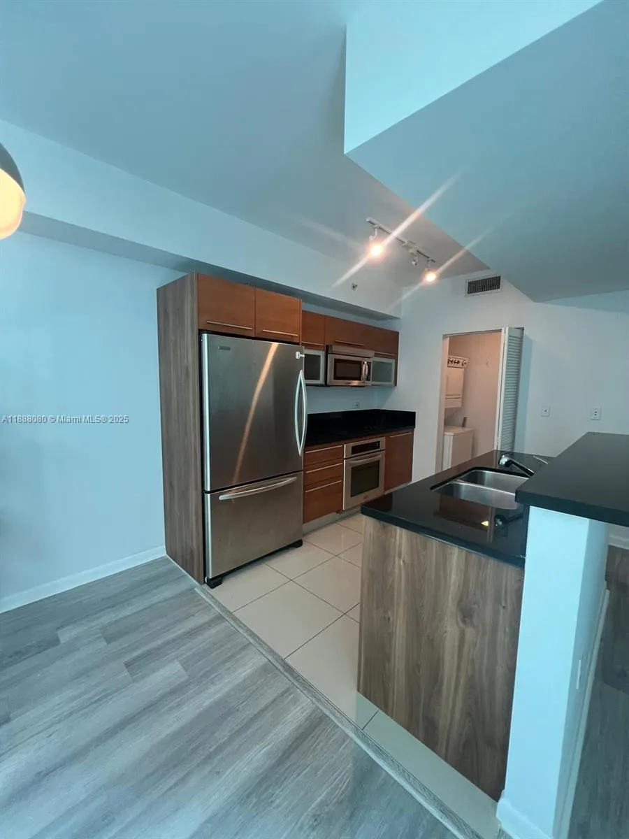 244 Biscayne Blvd, #608