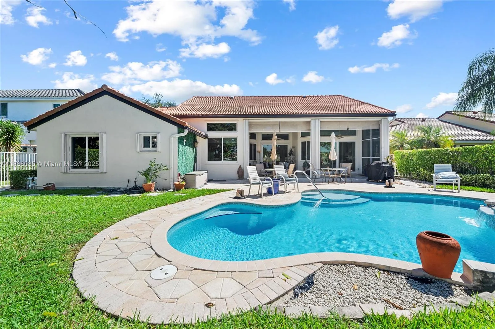 805 Lake Blvd