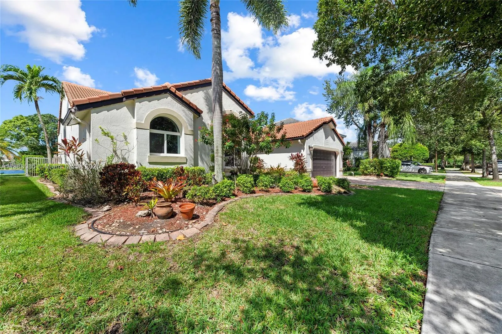 805 Lake Blvd