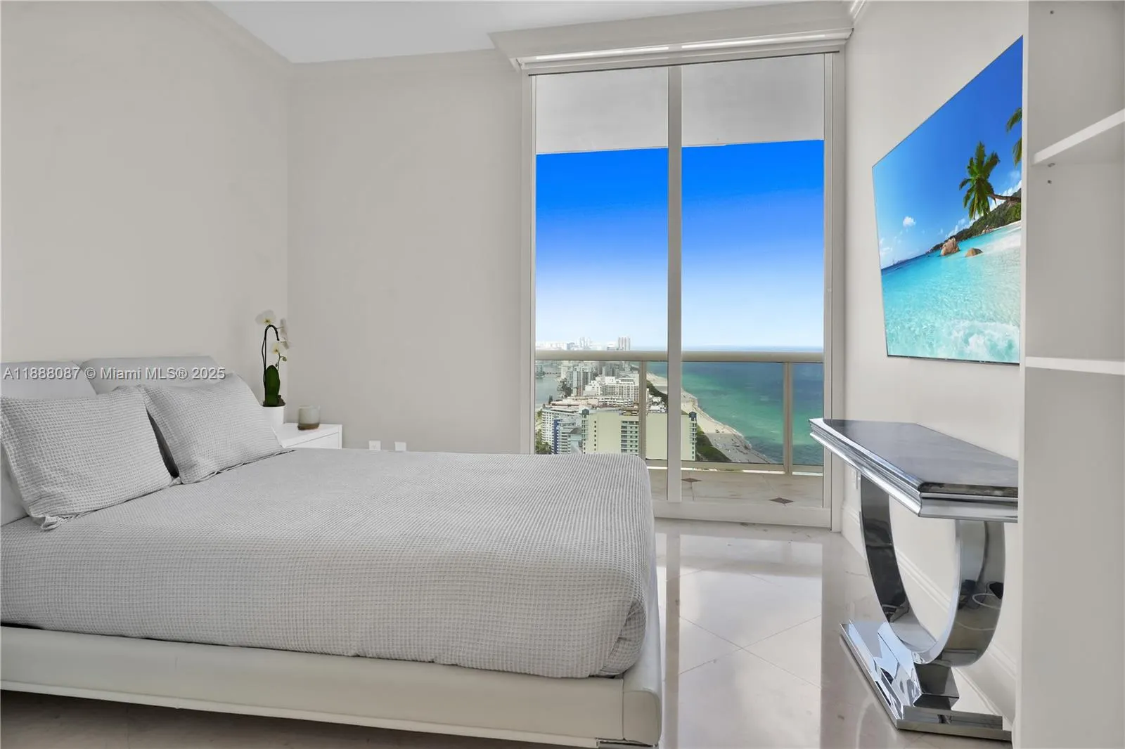 4779 Collins Ave, #PH4301