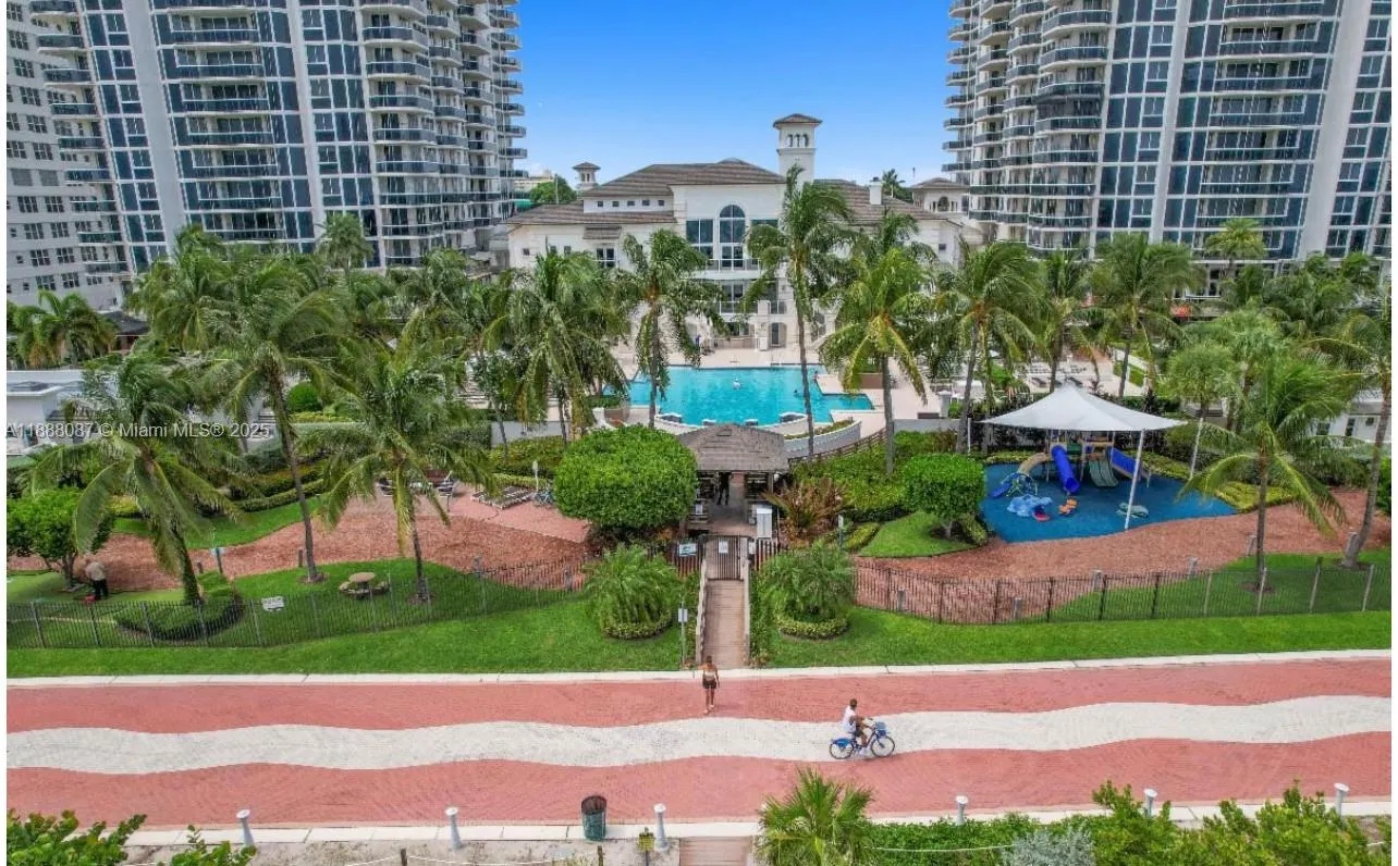 4779 Collins Ave, #PH4301