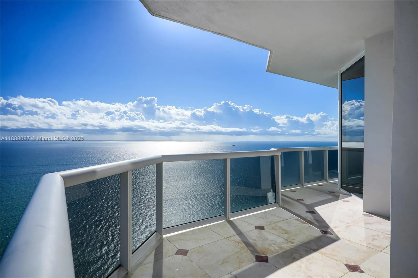 4779 Collins Ave, #PH4301