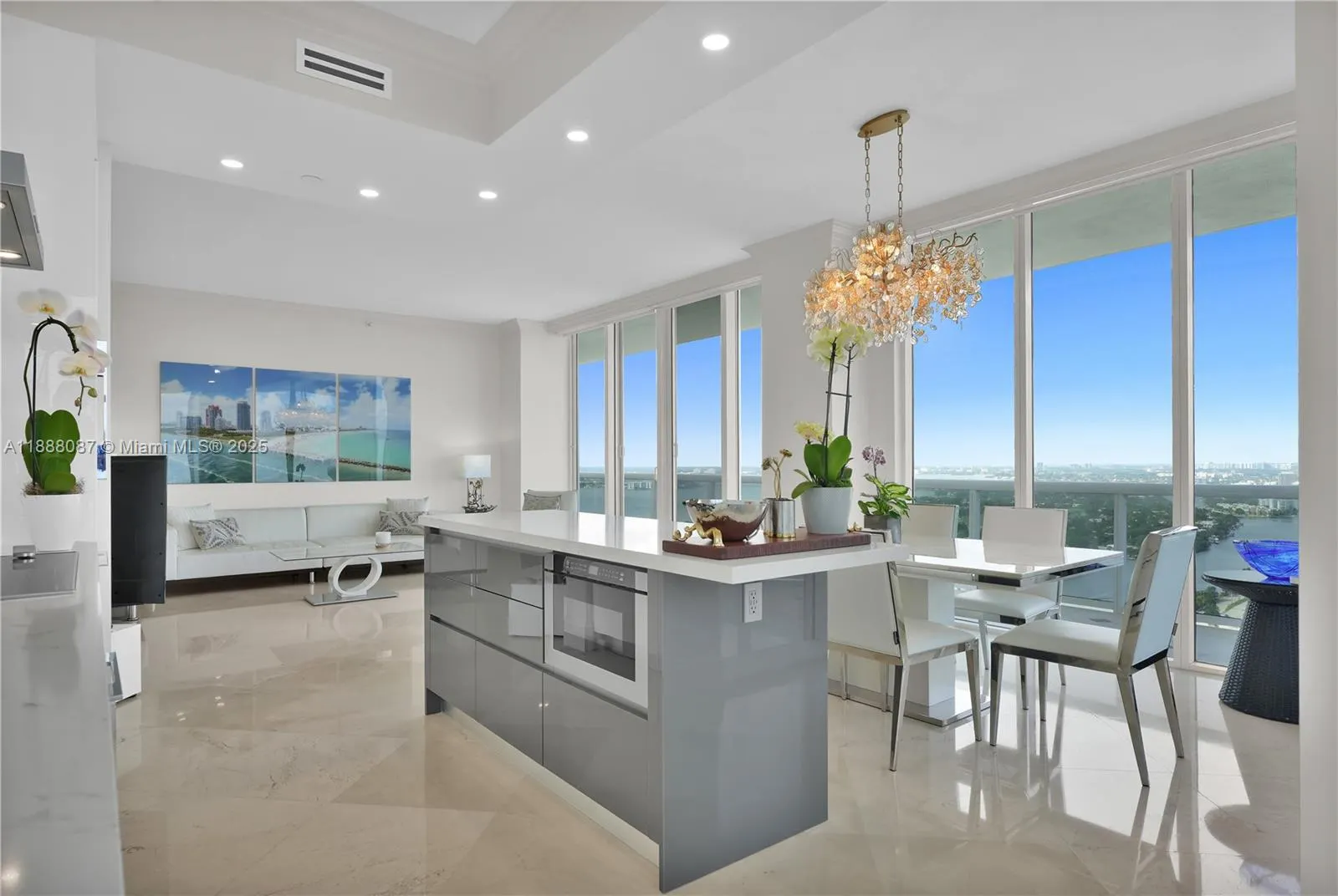 4779 Collins Ave, #PH4301