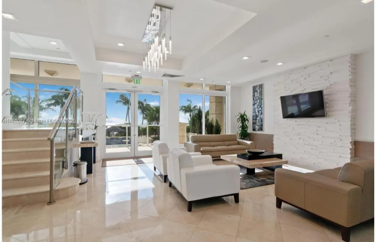 4779 Collins Ave, #PH4301