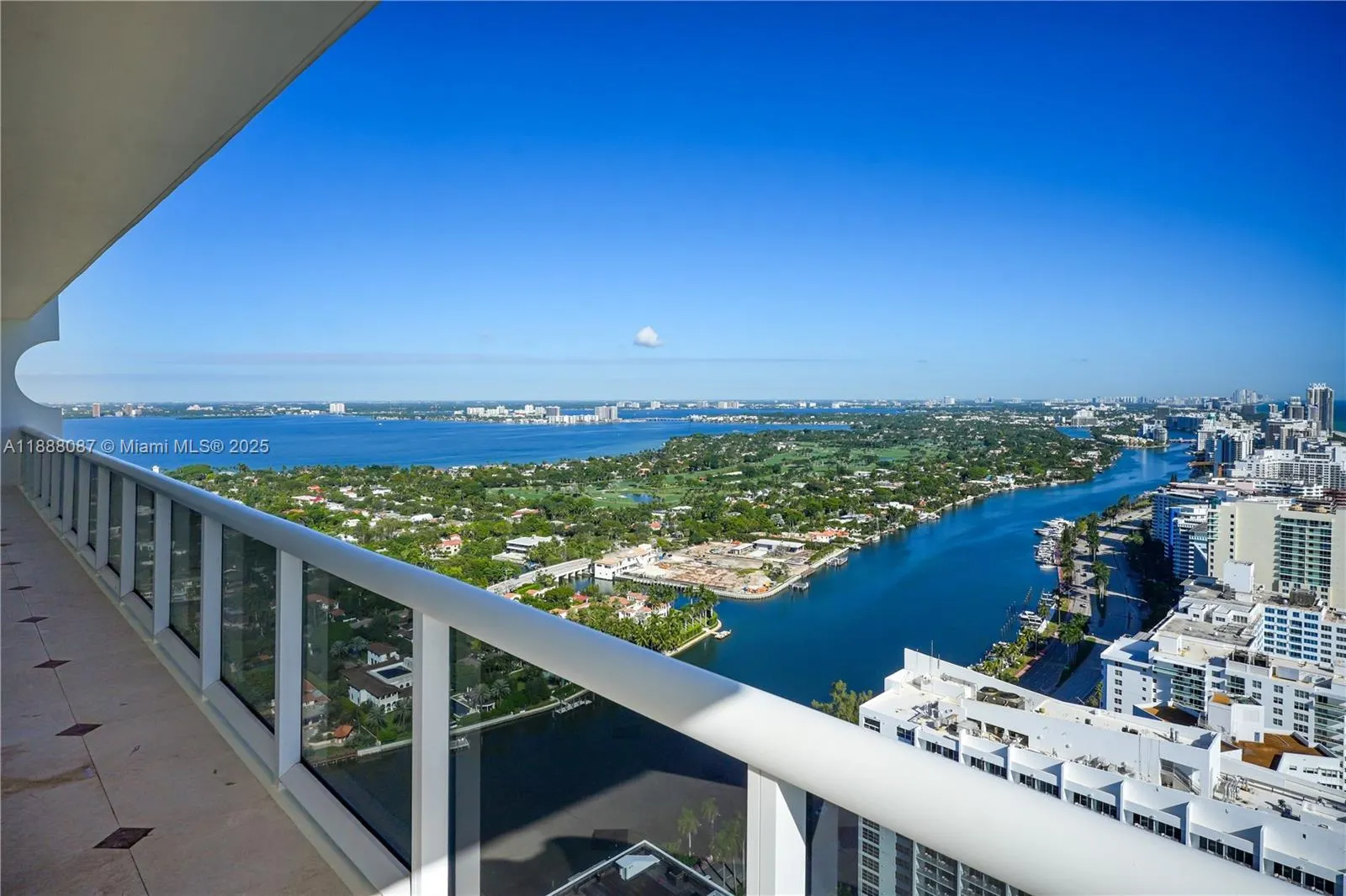 4779 Collins Ave, #PH4301