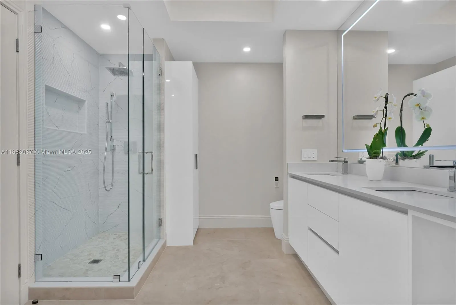 4779 Collins Ave, #PH4301