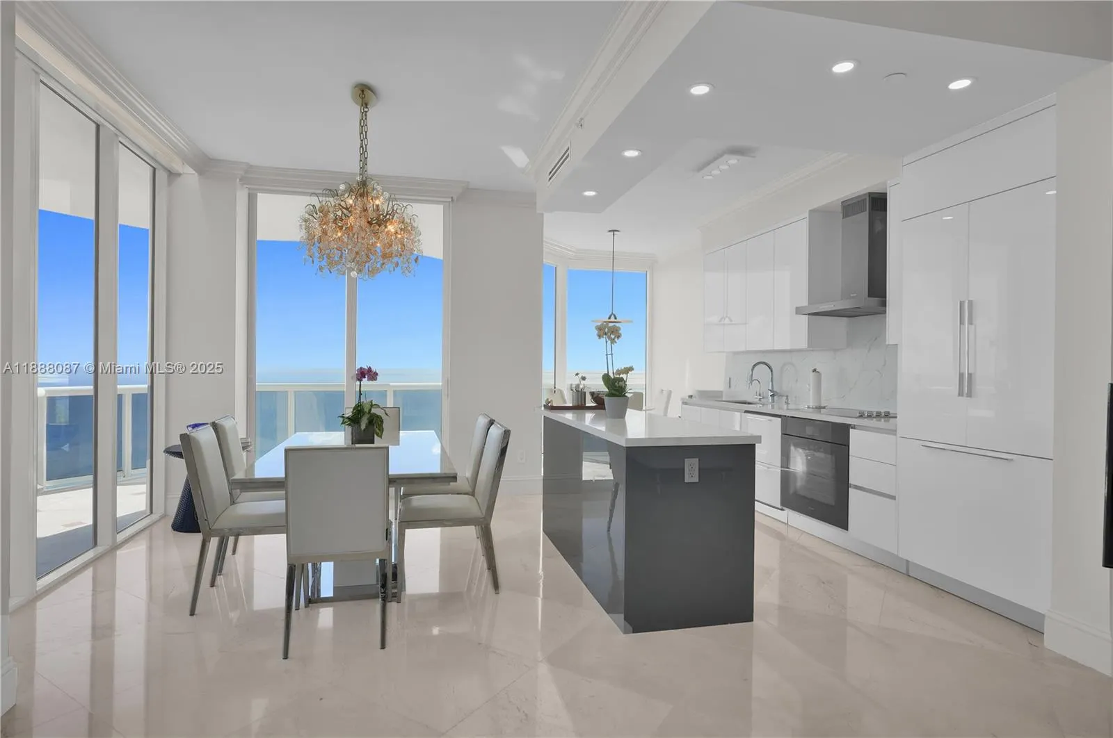 4779 Collins Ave, #PH4301