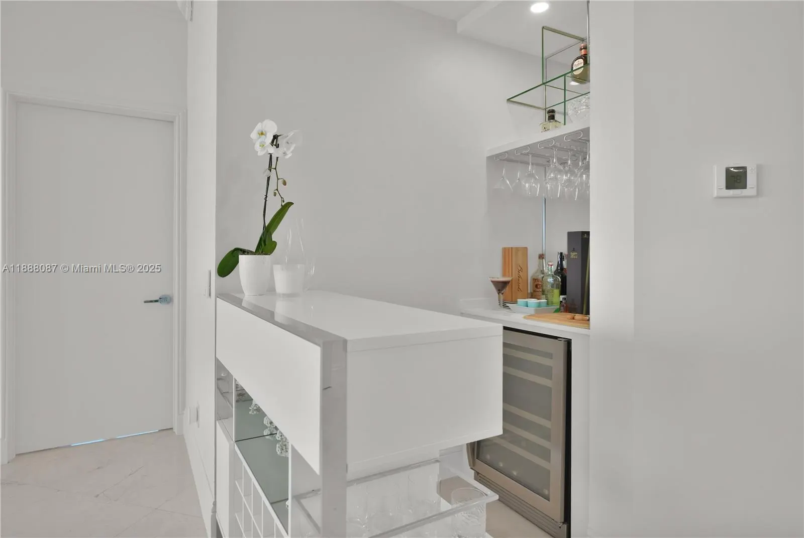 4779 Collins Ave, #PH4301