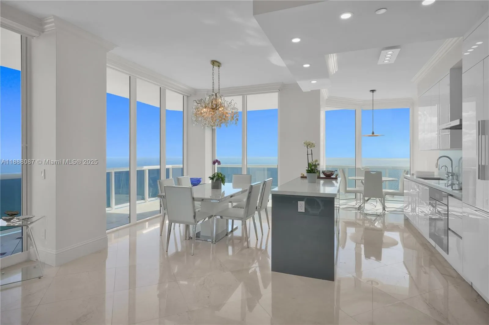 4779 Collins Ave, #PH4301