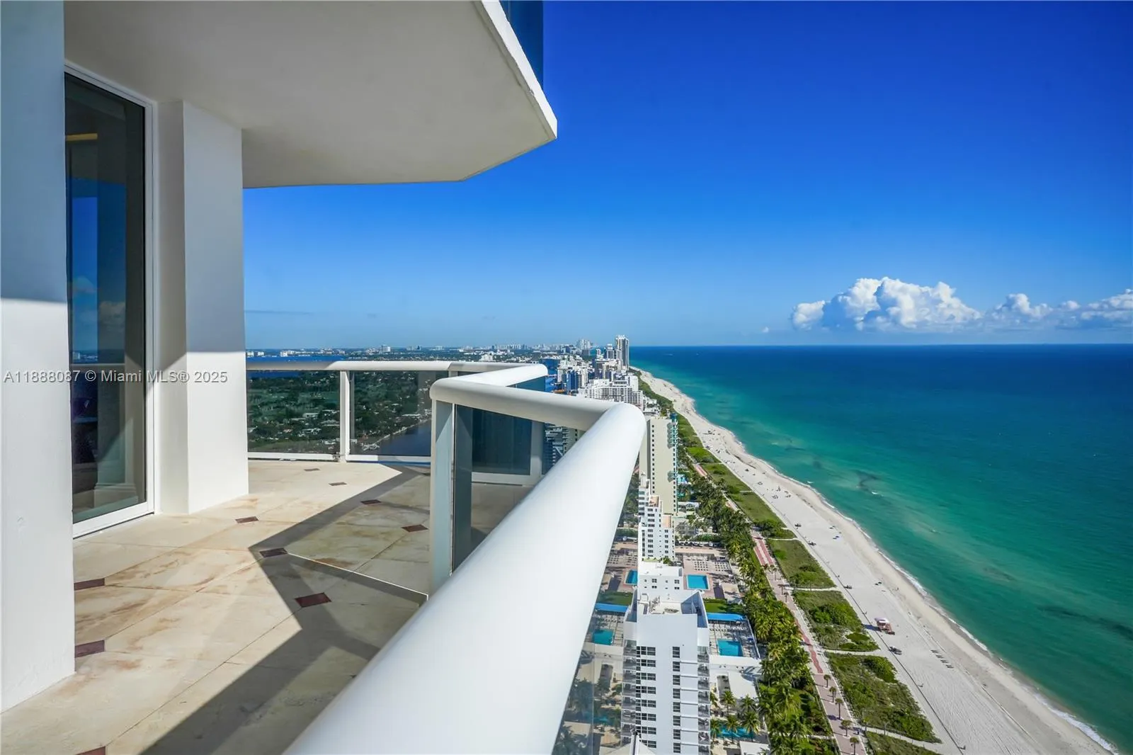 4779 Collins Ave, #PH4301