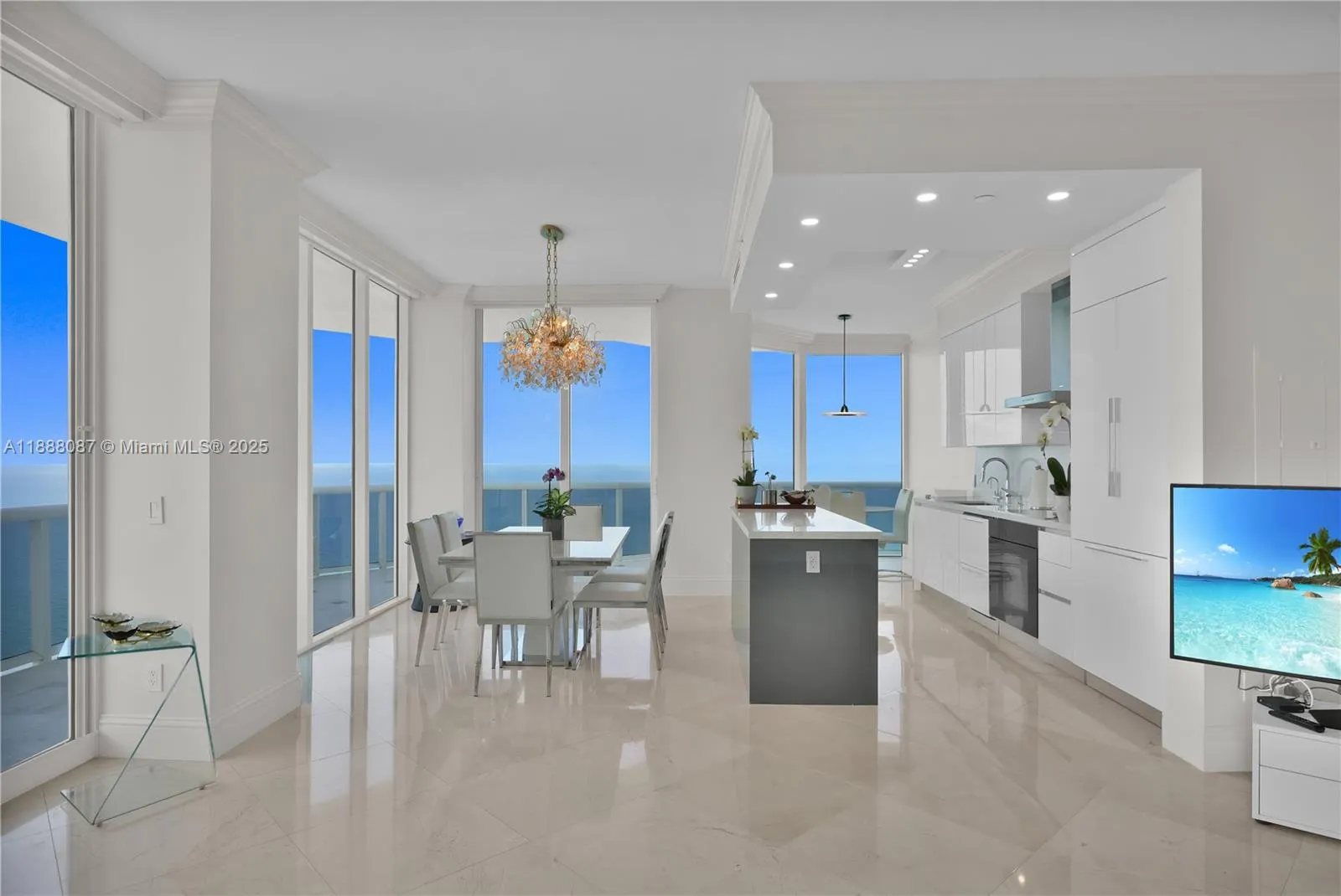 4779 Collins Ave, #PH4301