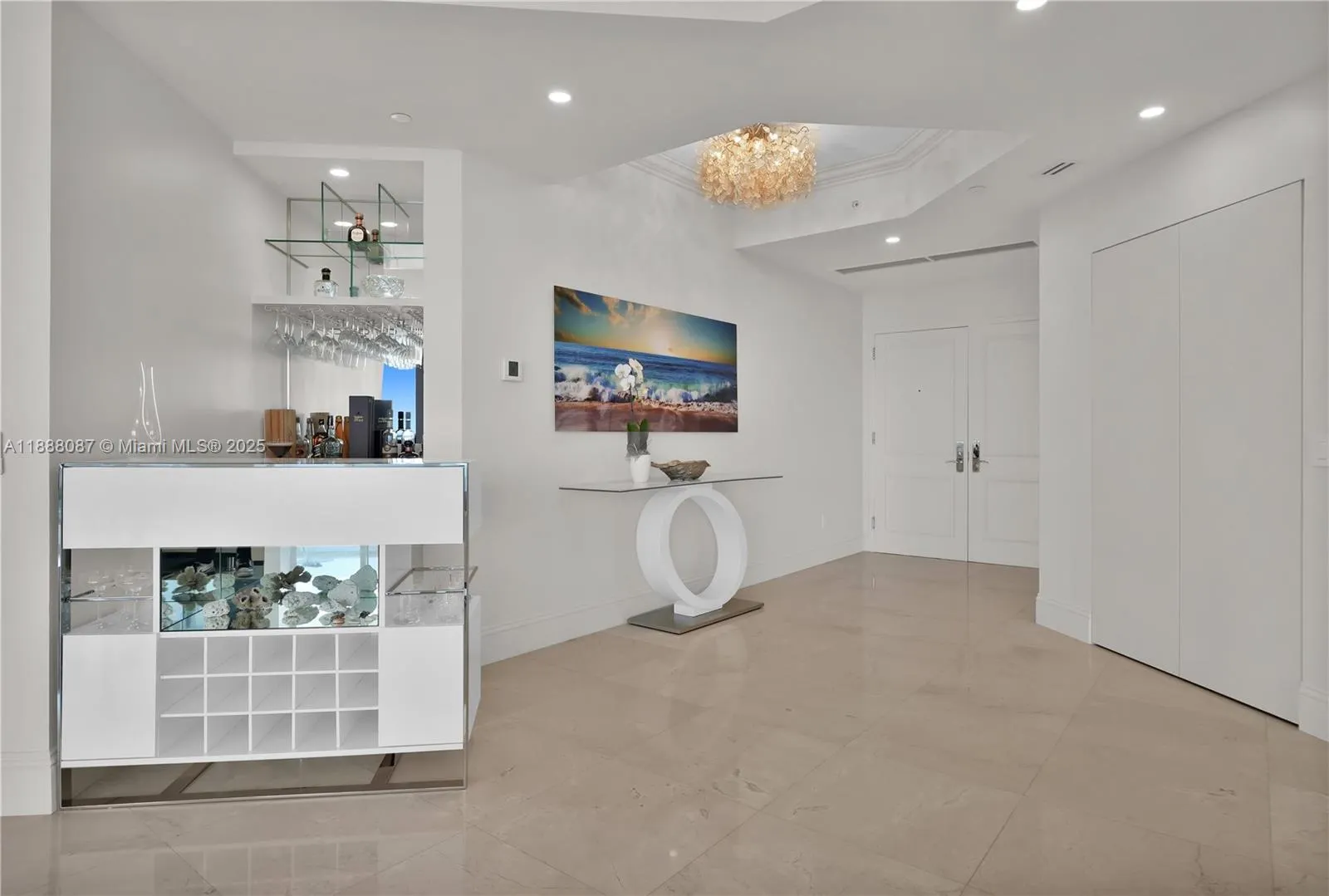 4779 Collins Ave, #PH4301