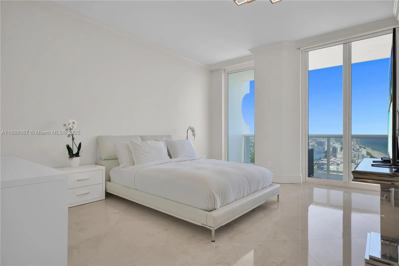 4779 Collins Ave, #PH4301
