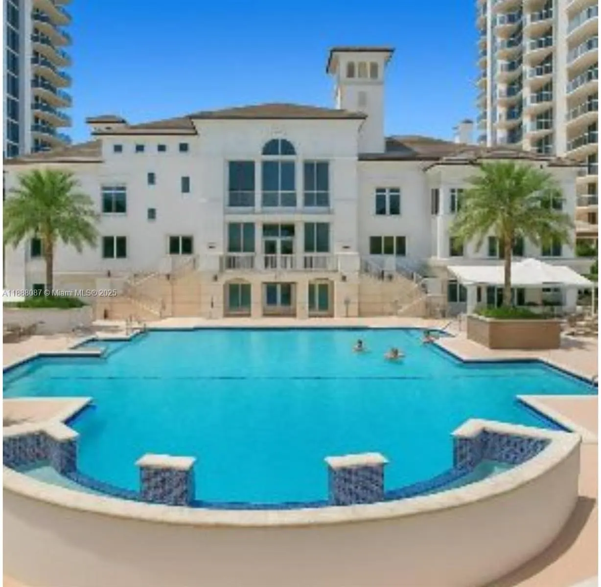 4779 Collins Ave, #PH4301