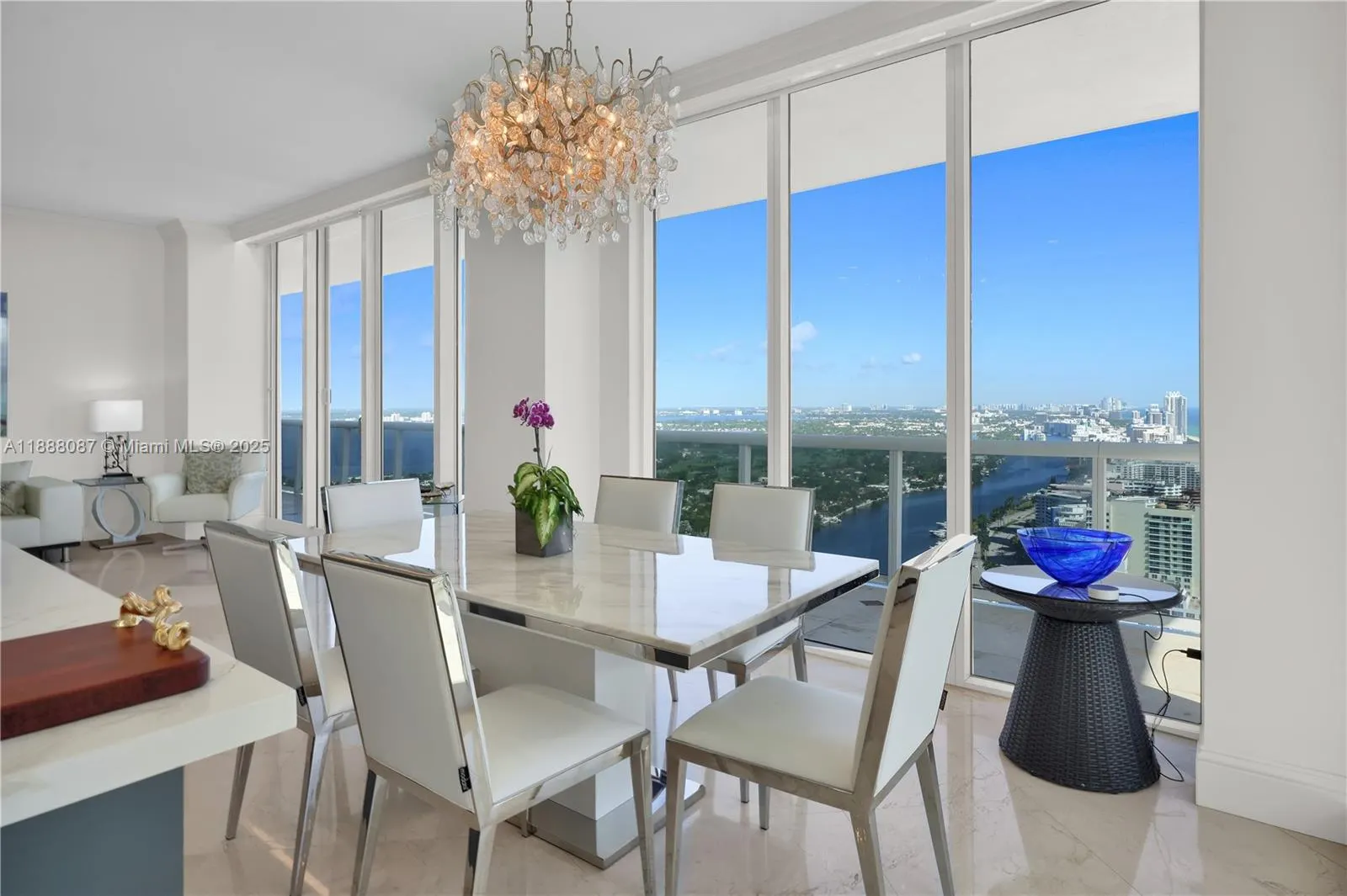 4779 Collins Ave, #PH4301