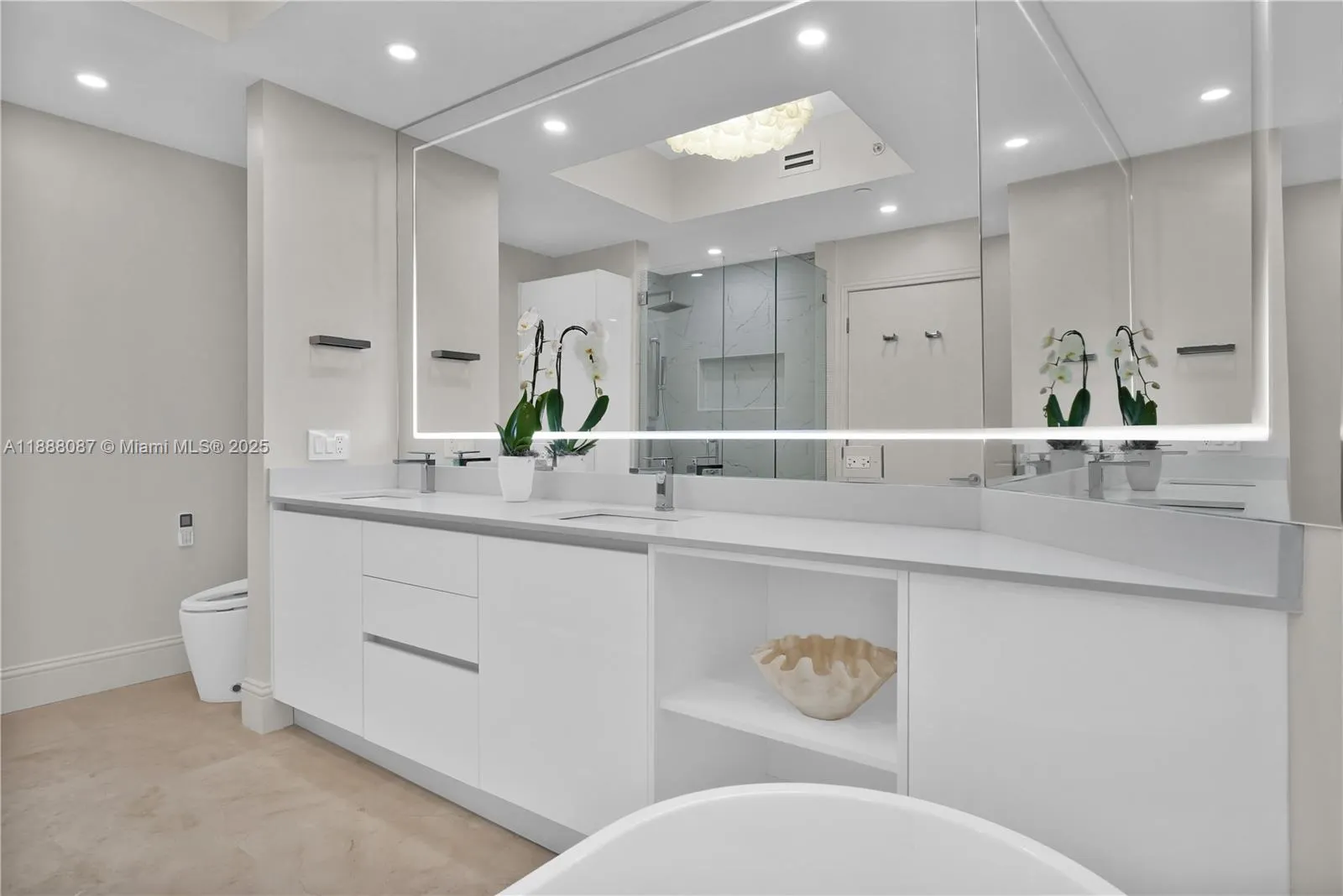 4779 Collins Ave, #PH4301