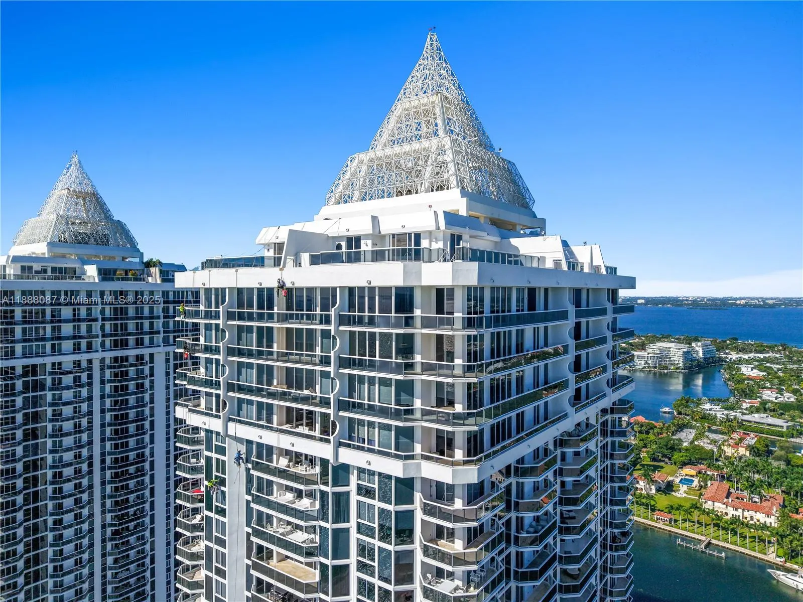 4779 Collins Ave, #PH4301