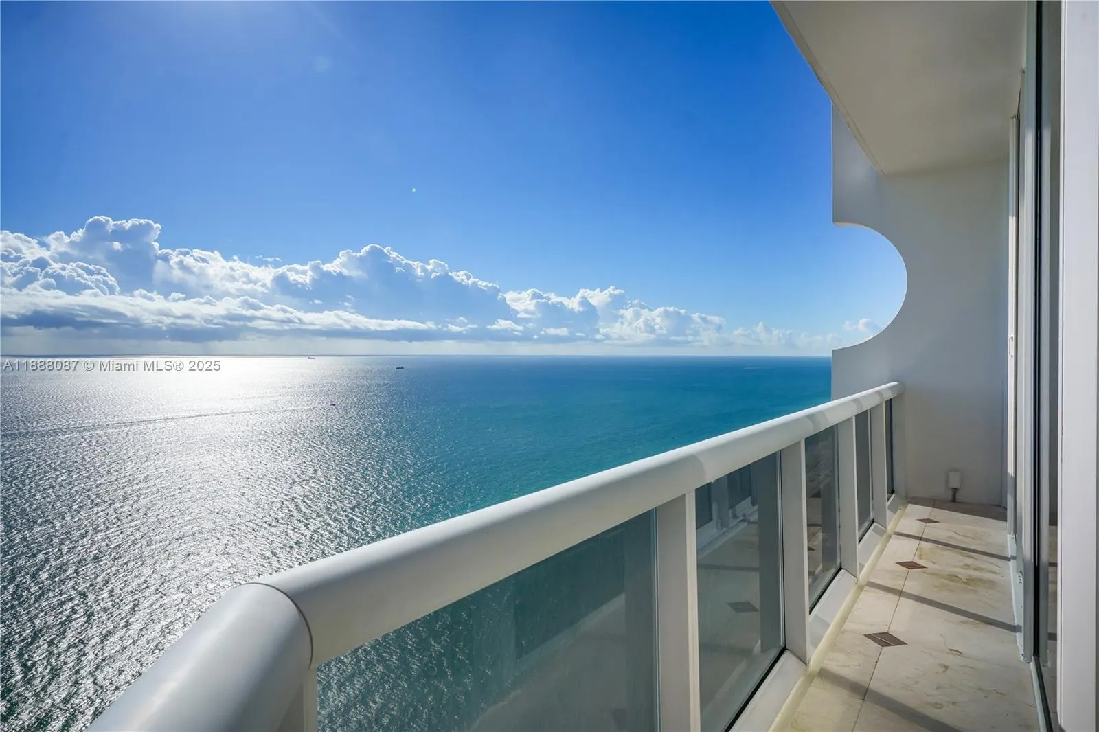 4779 Collins Ave, #PH4301
