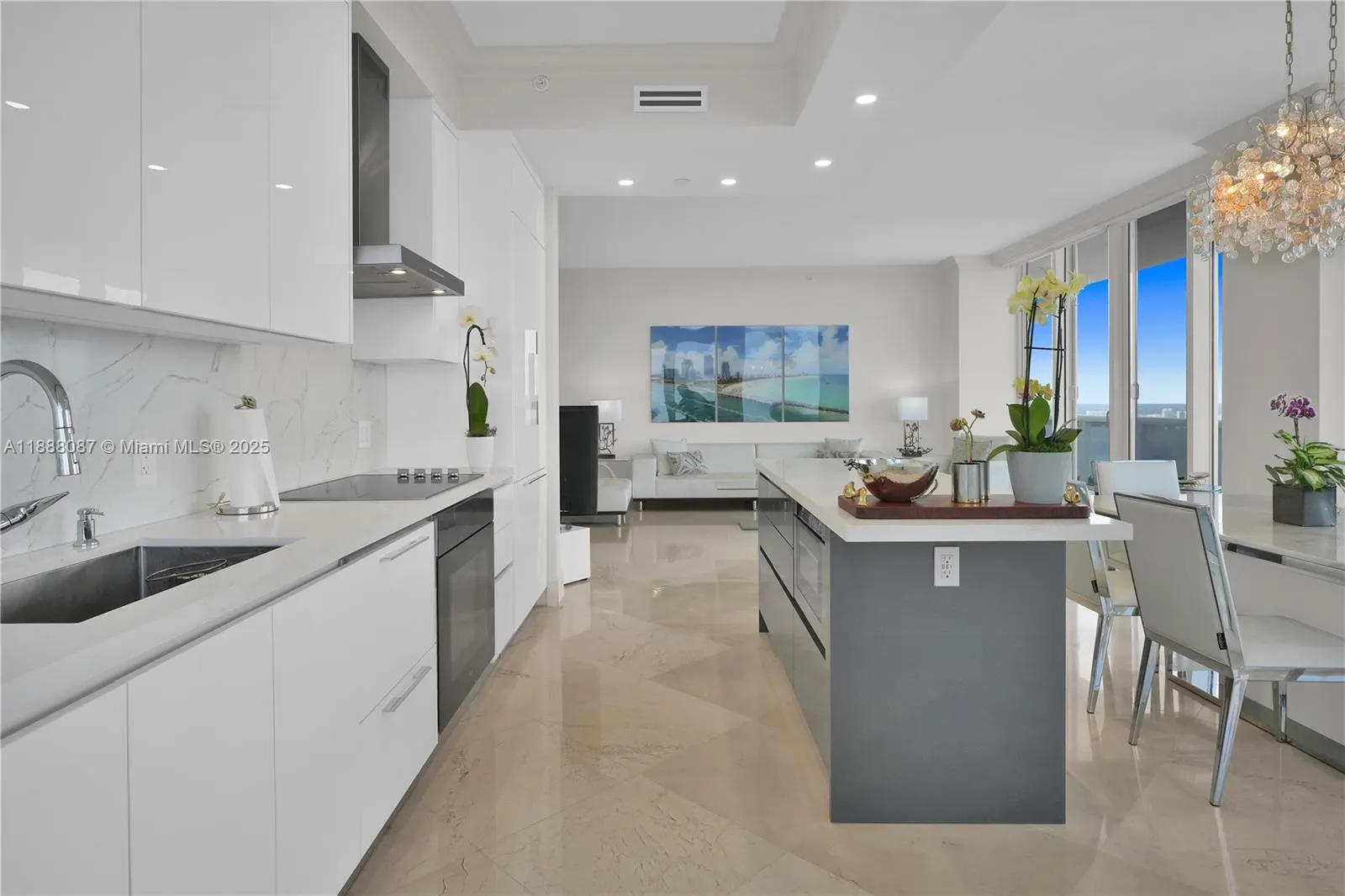 4779 Collins Ave, #PH4301