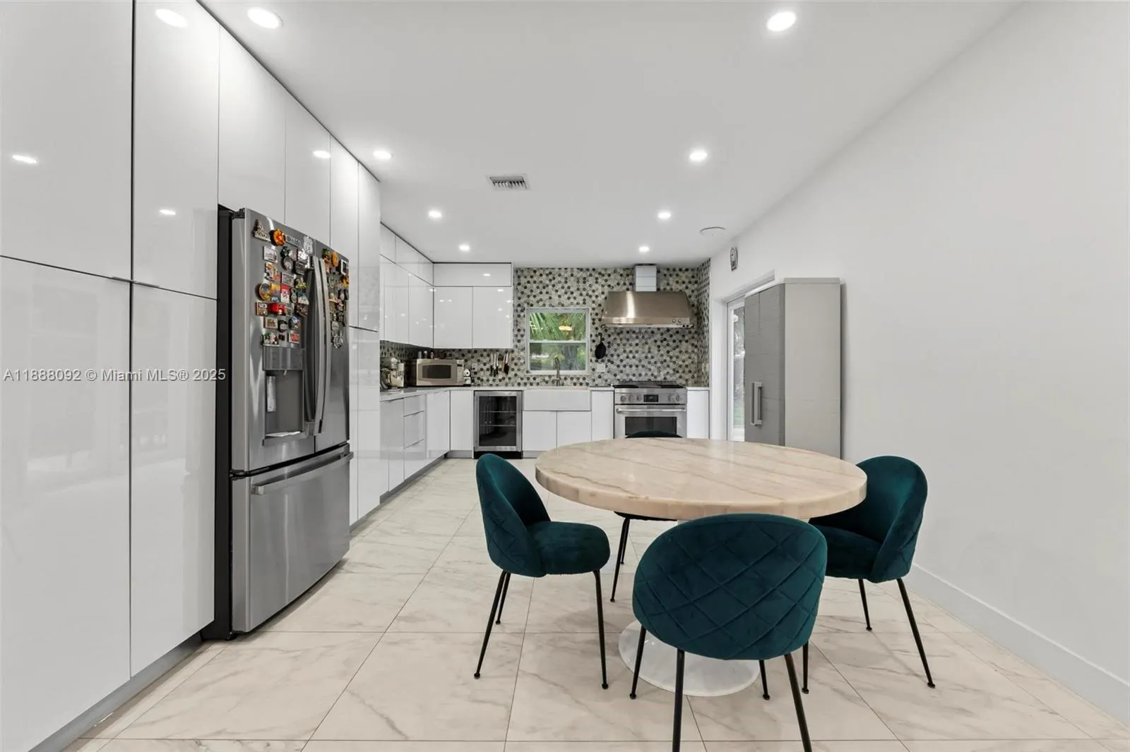 420 NW 44th Ave