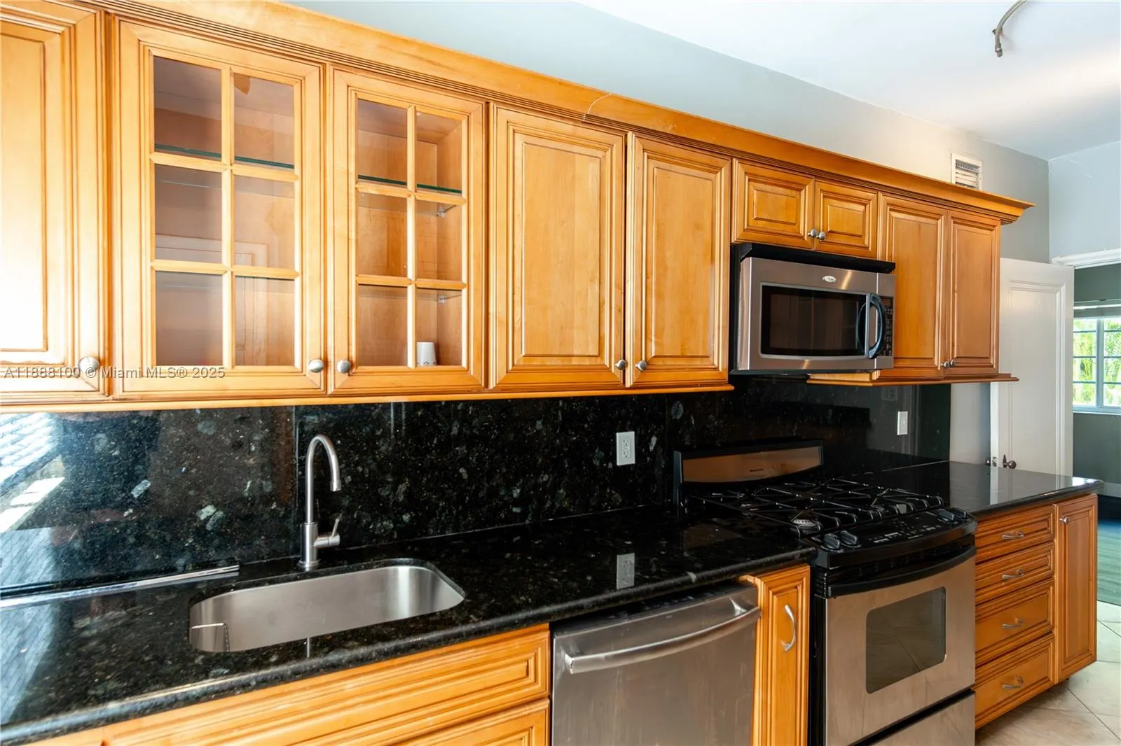 846 Jefferson Ave, #4