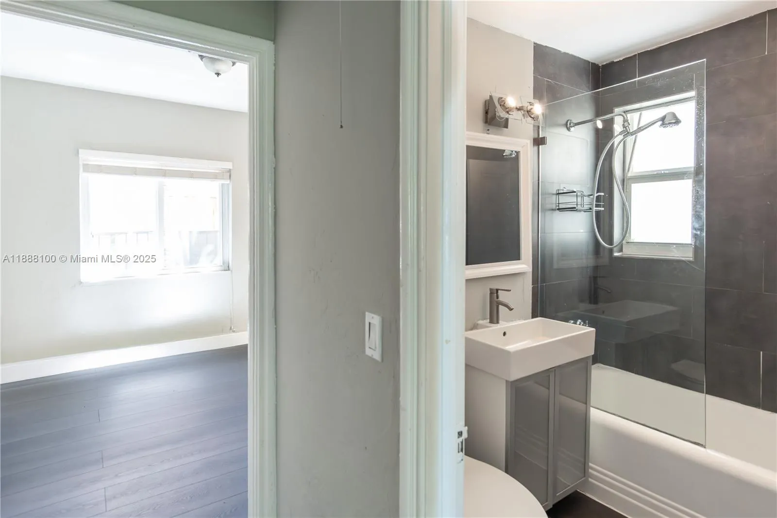 846 Jefferson Ave, #4