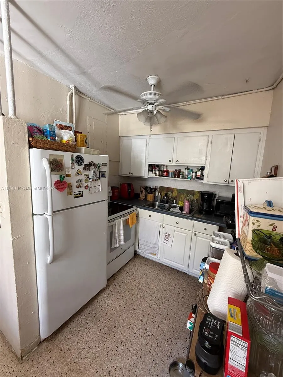 810 NW 24th Ct