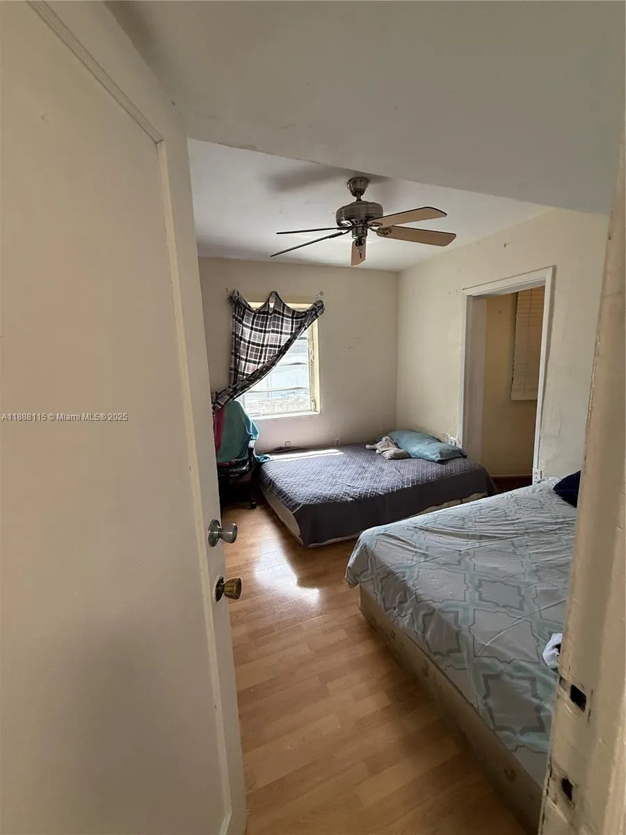 810 NW 24th Ct