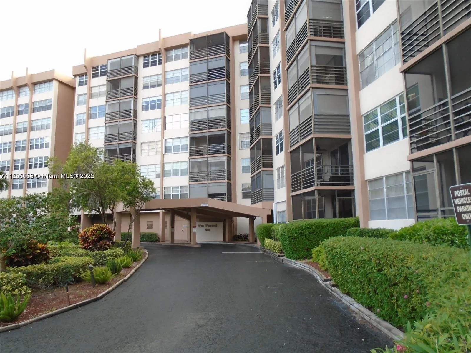 1400 Saint Charles Pl, #222