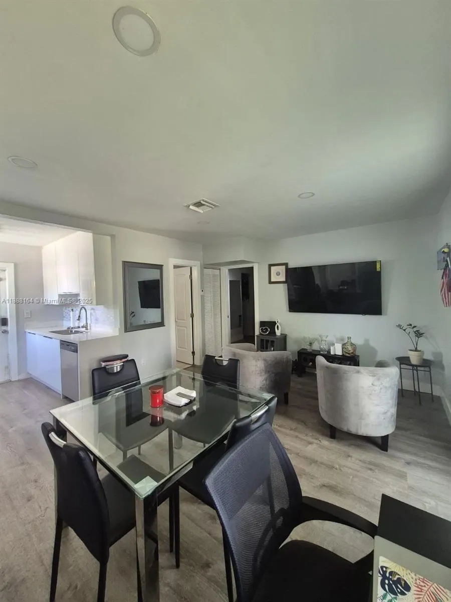 5240 NE 16th Ter