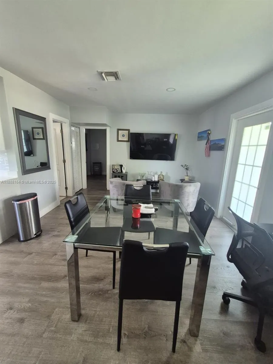 5240 NE 16th Ter