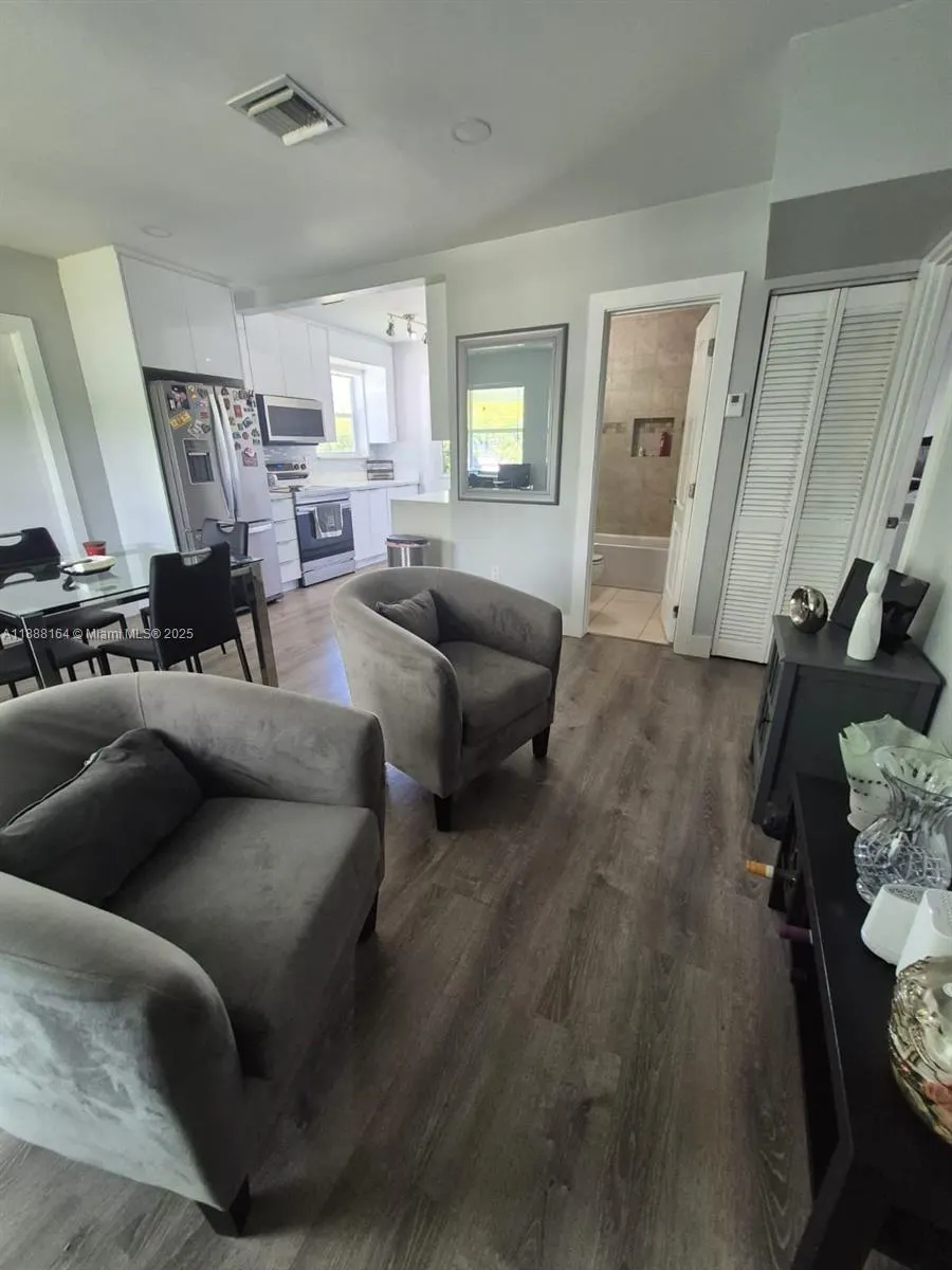 5240 NE 16th Ter
