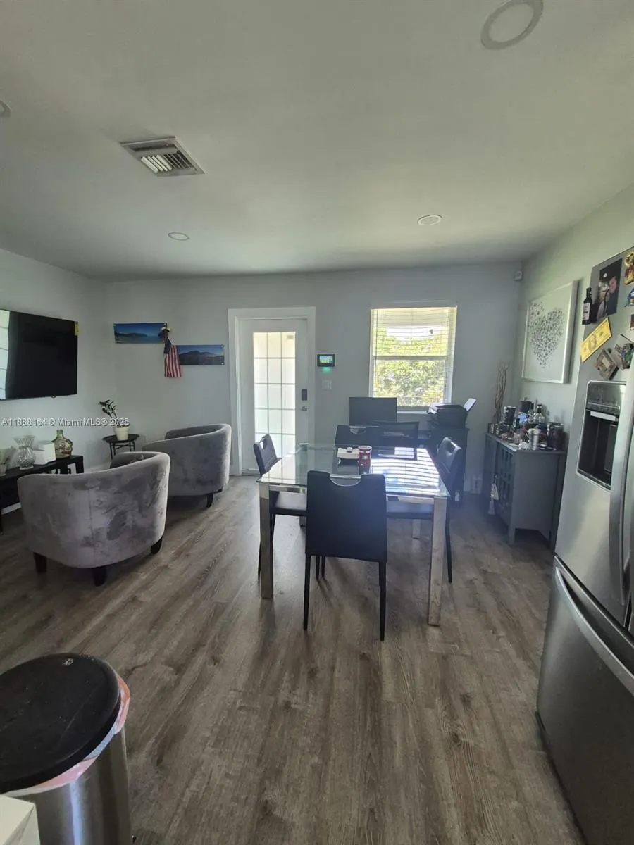 5240 NE 16th Ter