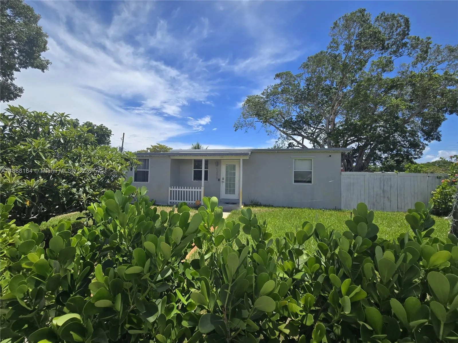 5240 NE 16th Ter
