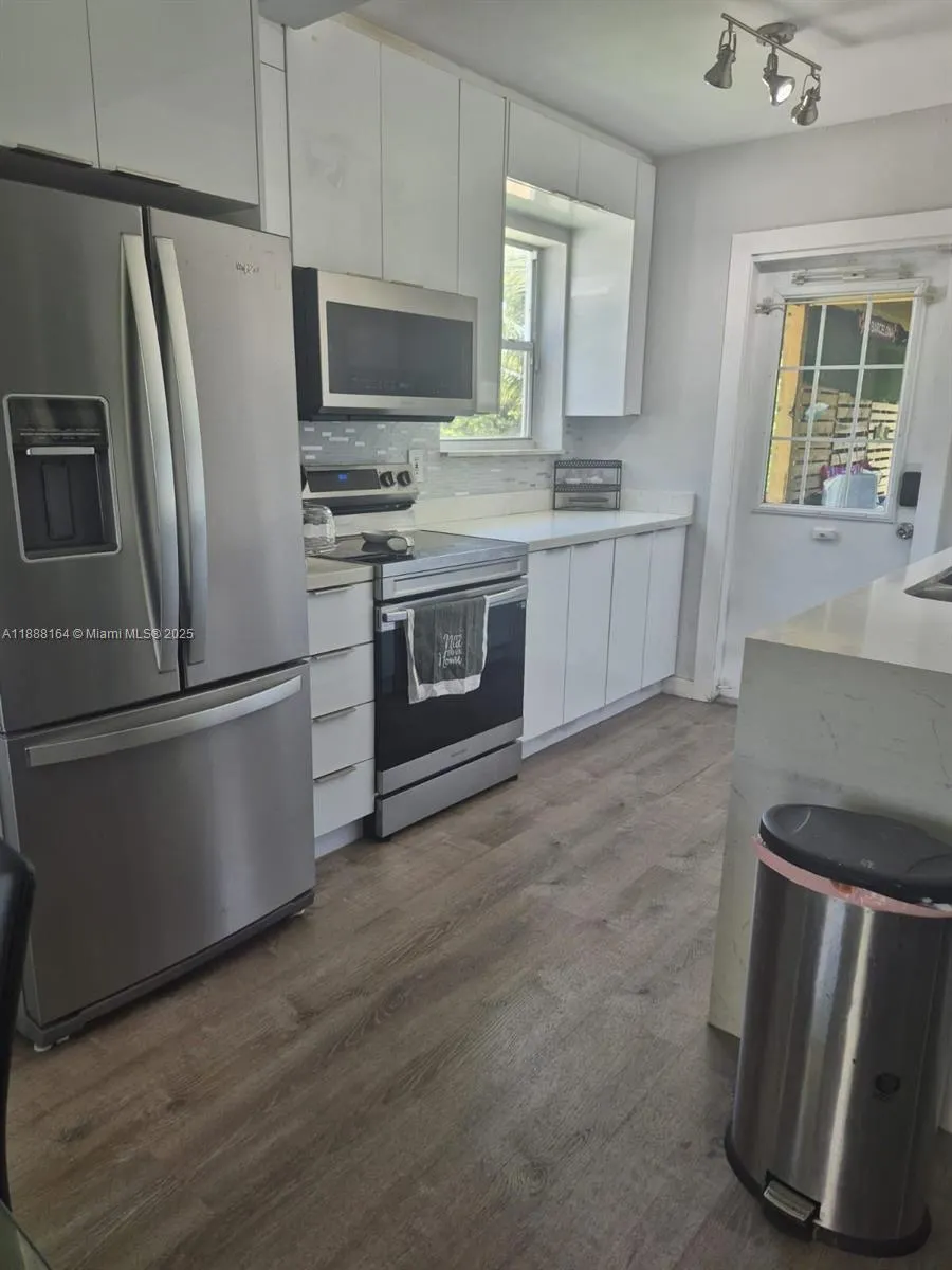 5240 NE 16th Ter