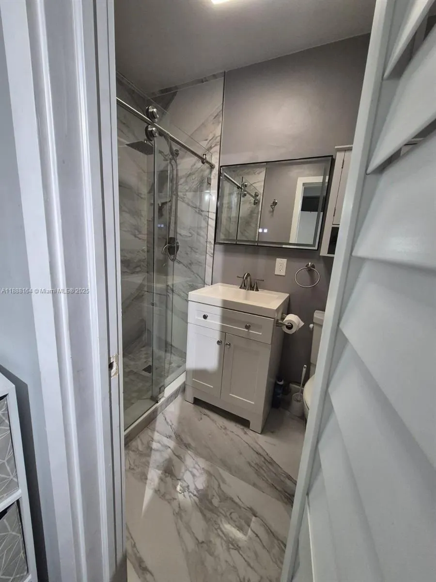 5240 NE 16th Ter