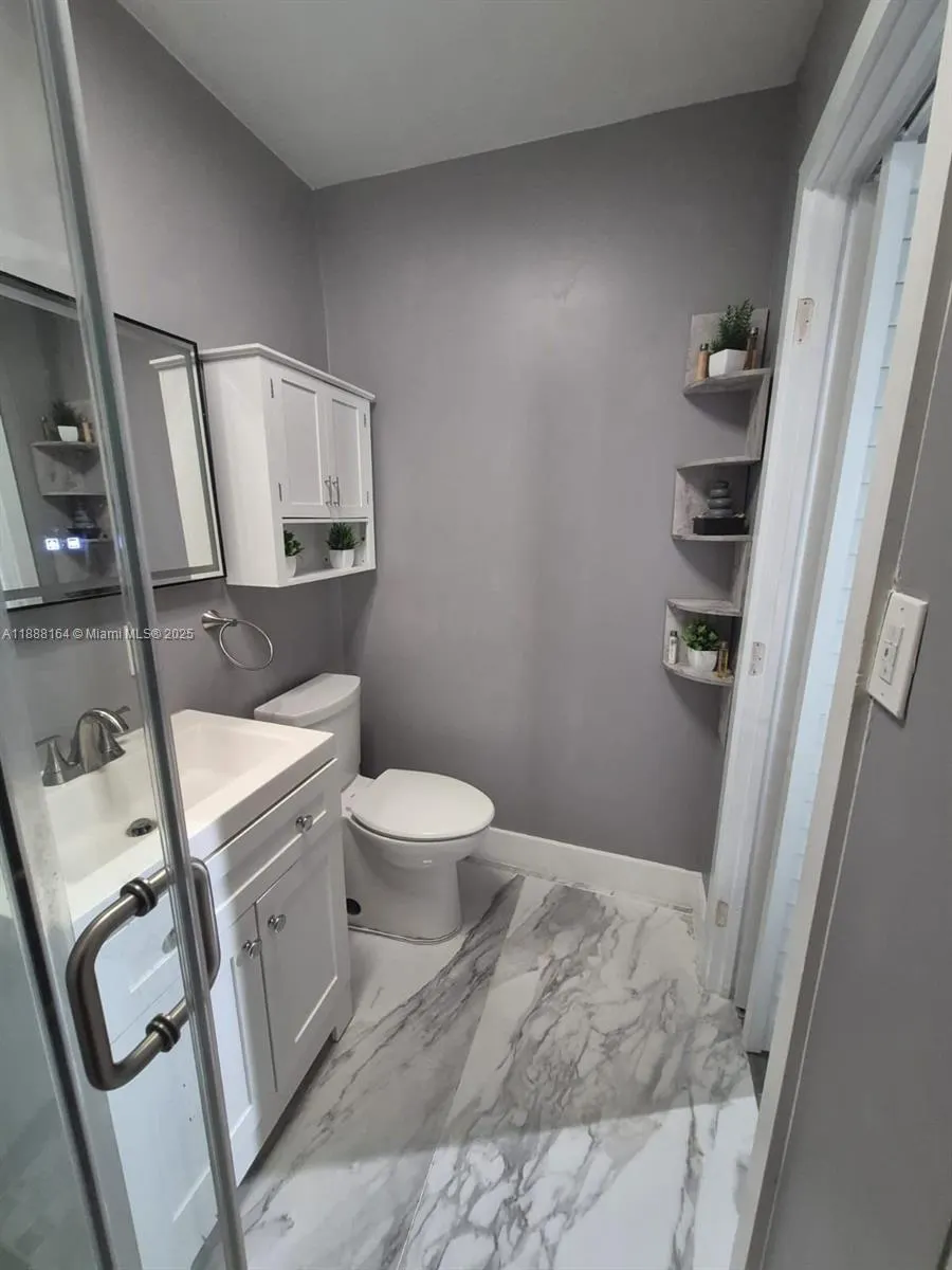 5240 NE 16th Ter