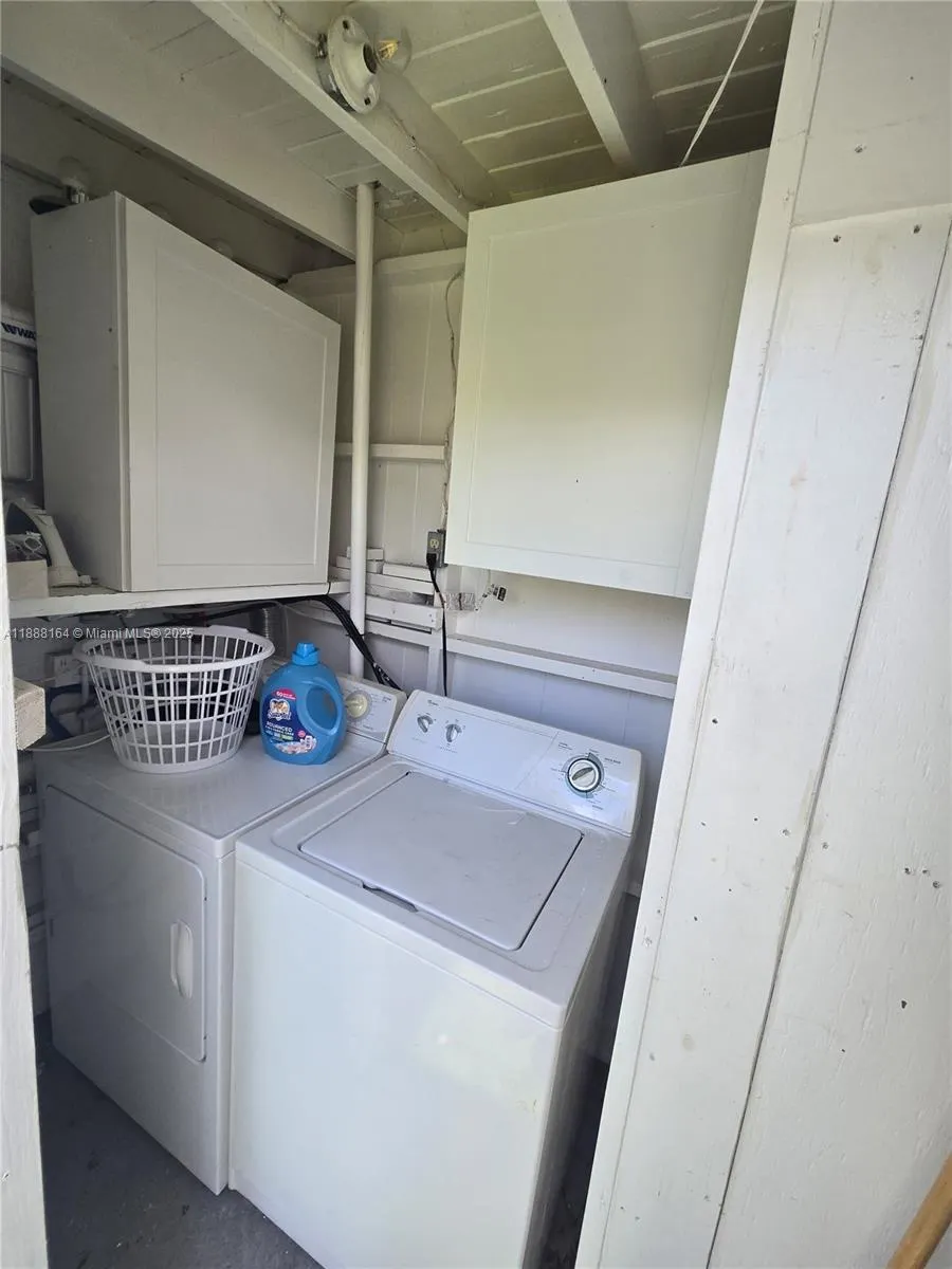 5240 NE 16th Ter