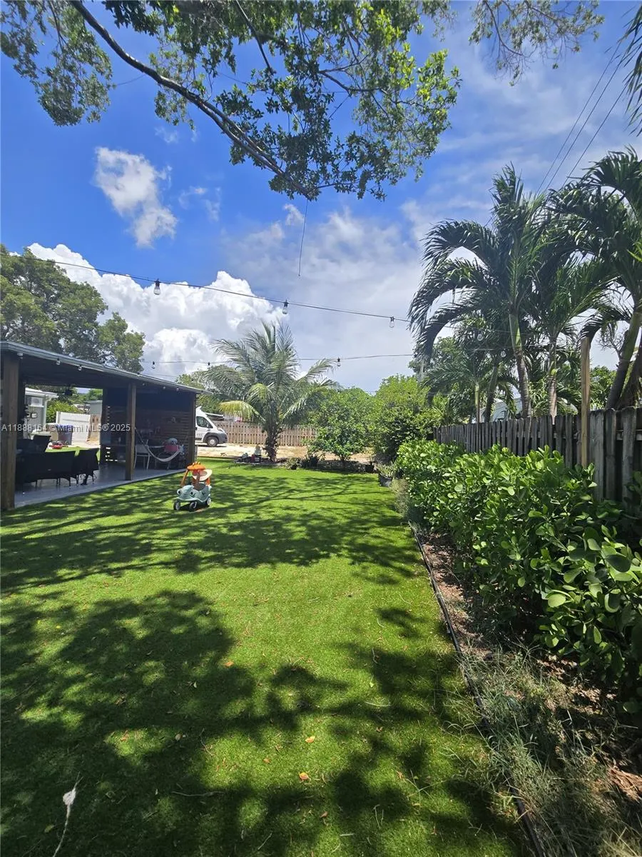 5240 NE 16th Ter