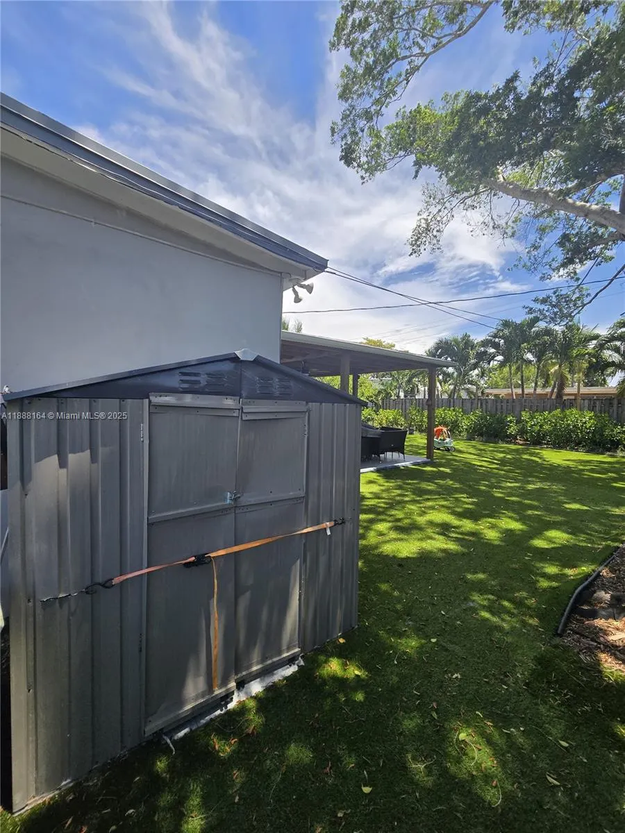 5240 NE 16th Ter