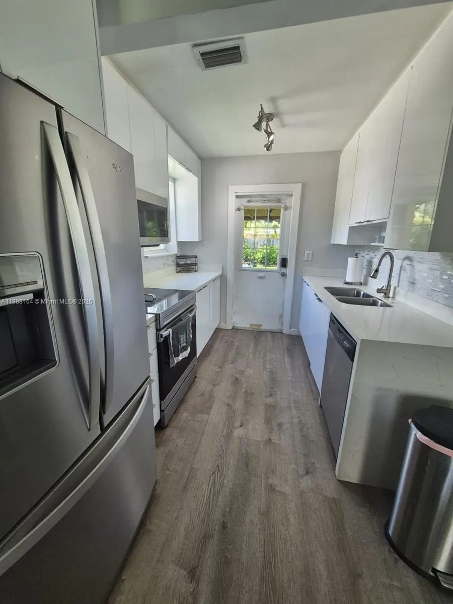 5240 NE 16th Ter
