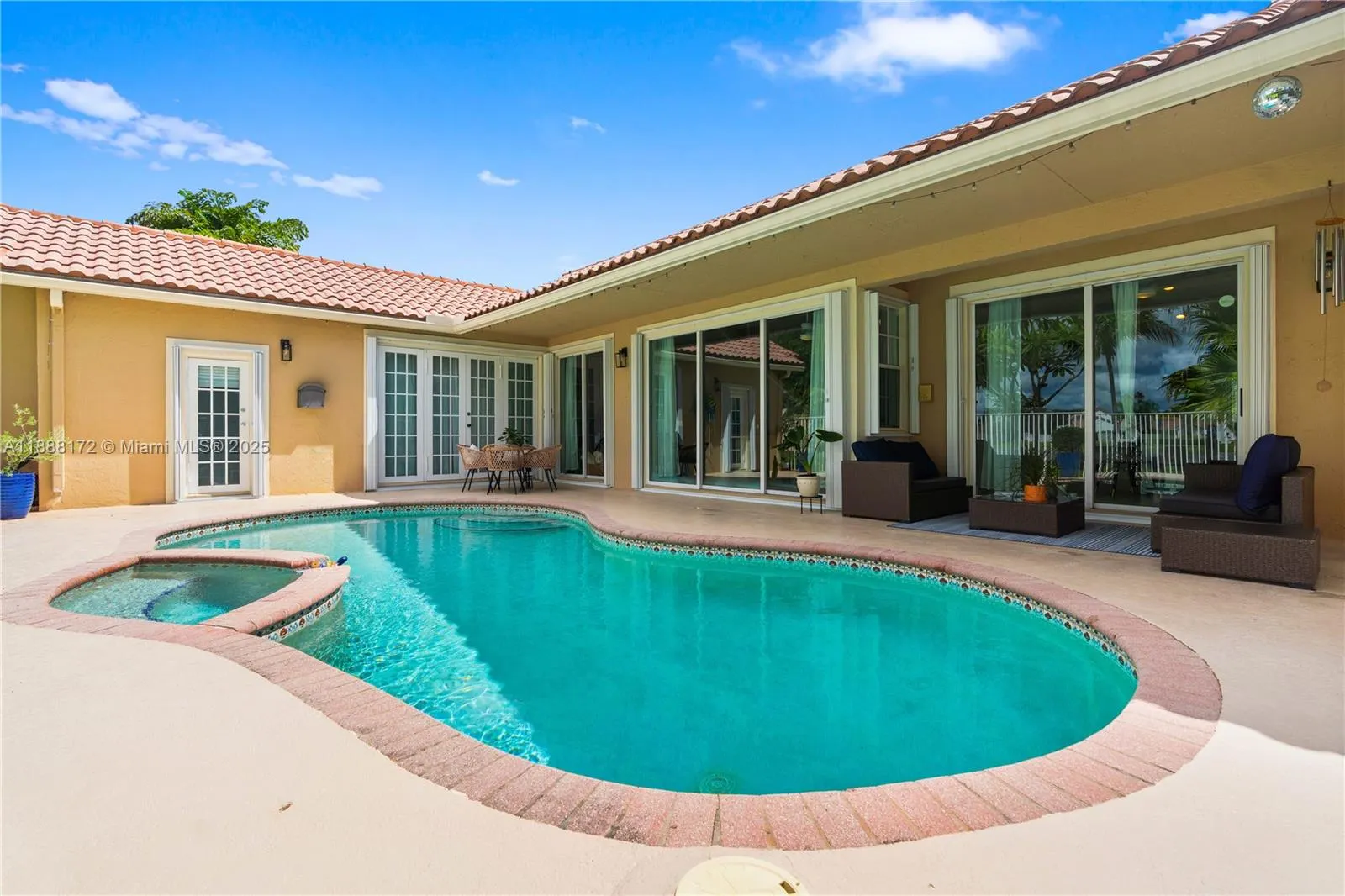 1171 Laguna Springs Dr